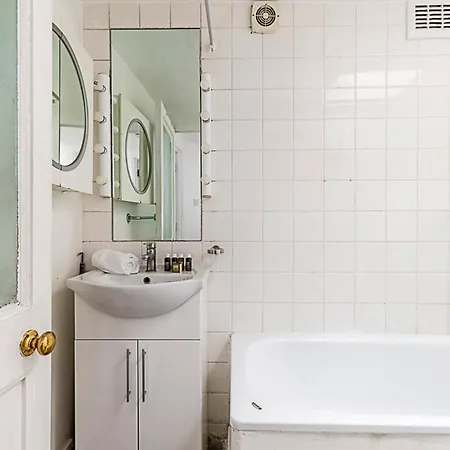 Apartment Kensal Green's Cosy Three Bedroom Retreat London