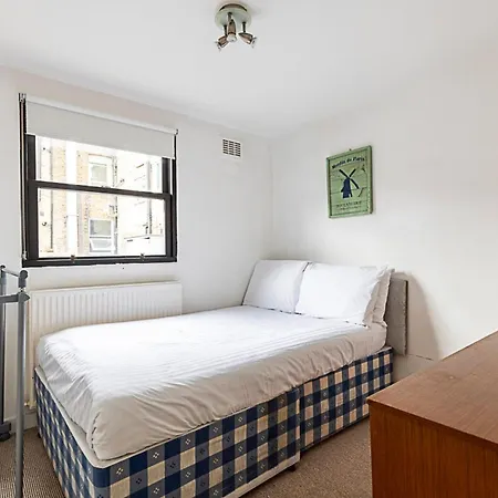 Kensal Green's Cosy Three Bedroom Retreat Apartment London