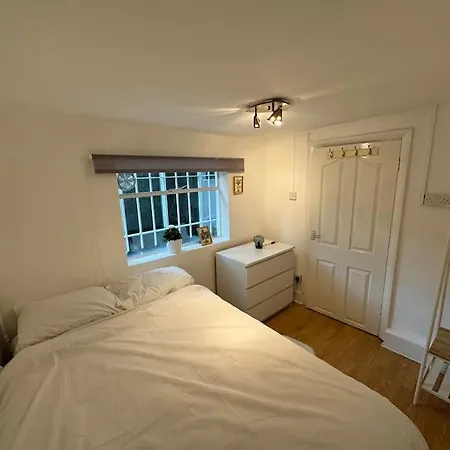 Modern 5 Min To Stations * London