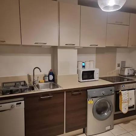 Apartment Premium Offers L Last-minute L Remigro Short Lets L 1 Bed Flat L Royal Docks L Airport & Excel L 2 Bed St Albans L Family Friendly L Near Bus Stop L Centre L Book Today With Remigro London