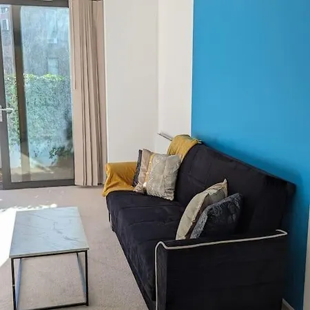 Premium Offers L Last-minute L Remigro Short Lets L 1 Bed Flat L Royal Docks L Airport & Excel L 2 Bed St Albans L Family Friendly L Near Bus Stop L Centre L Book Today With Remigro * London