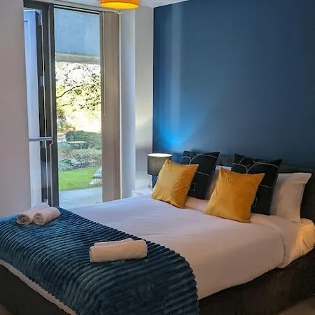 Premium Offers L Last-minute L Remigro Short Lets L 1 Bed Flat L Royal Docks L Airport & Excel L 2 Bed St Albans L Family Friendly L Near Bus Stop L Centre L Book Today With Remigro