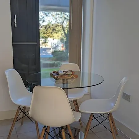 Apartment Premium Offers L Last-minute L Remigro Short Lets L 1 Bed Flat L Royal Docks L Airport & Excel L 2 Bed St Albans L Family Friendly L Near Bus Stop L Centre L Book Today With Remigro London