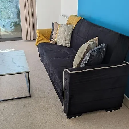 Premium Offers L Last-minute L Remigro Short Lets L 1 Bed Flat L Royal Docks L Airport & Excel L 2 Bed St Albans L Family Friendly L Near Bus Stop L Centre L Book Today With Remigro
