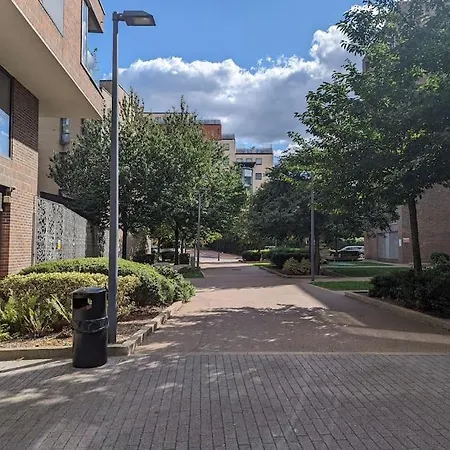 Premium Offers L Last-minute L Remigro Short Lets L 1 Bed Flat L Royal Docks L Airport & Excel L 2 Bed St Albans L Family Friendly L Near Bus Stop L Centre L Book Today With Remigro
