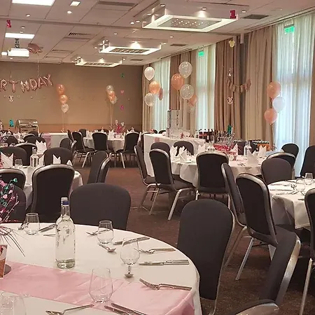 Novotel London Heathrow Airport M4 Jct. 4 Hotel 4*