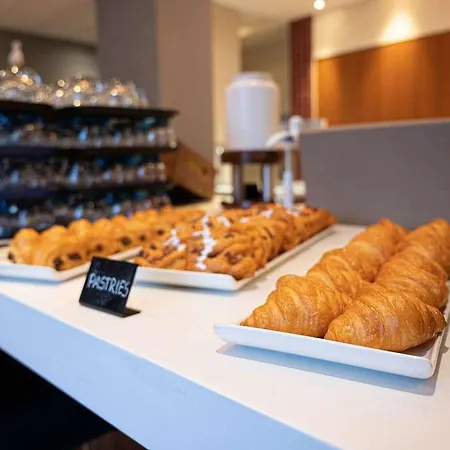 Novotel London Heathrow Airport M4 Jct. 4 Hotel