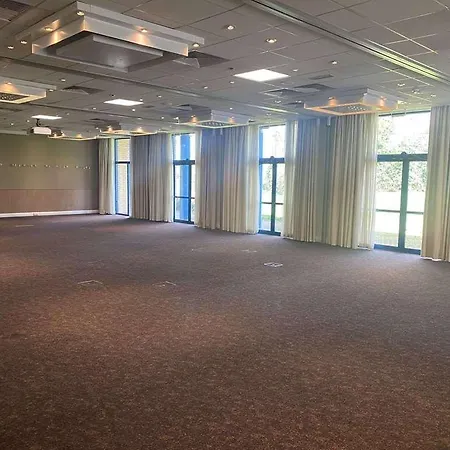 Novotel London Heathrow Airport M4 Jct. 4 Hotel 4*