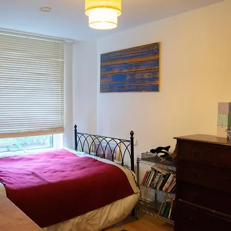 Apartment Characterful 1 Bedroom Flat Close To Dlr *
