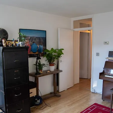 Characterful 1 Bedroom Flat Close To Dlr Apartment London