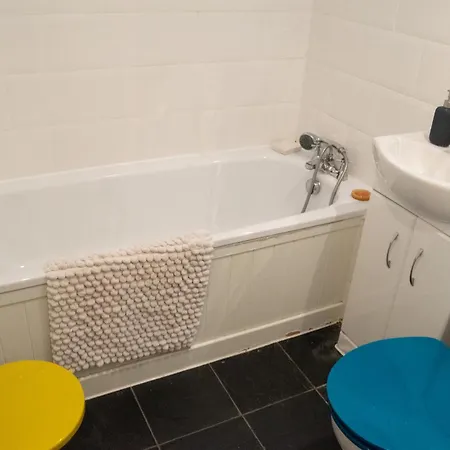 Characterful 1 Bedroom Flat Close To Dlr London