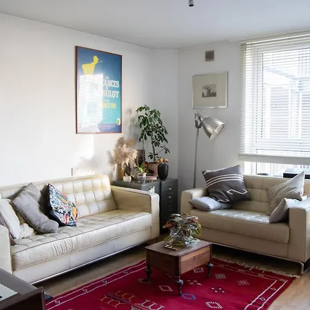 Characterful 1 Bedroom Flat Close To Dlr Apartment *