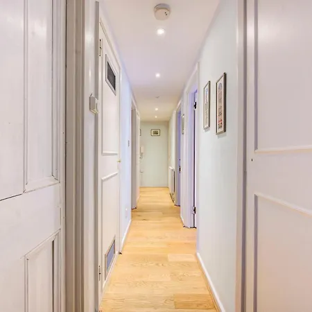 Guestready - Tree Top Views Near Chelsea *