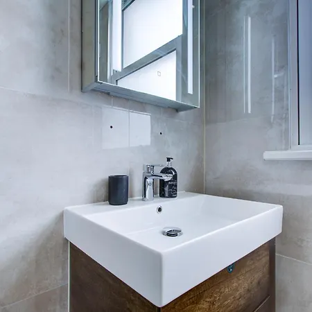 Cornwall - The Duke And Duchess Apartment London