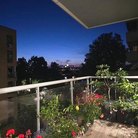 Homestay Brixton Village Flat- Private En-suite Double Bedroom *