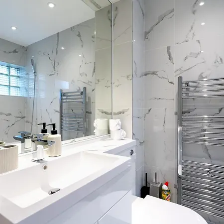 Guestready - Carlton Hill Charmer London