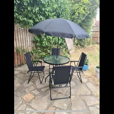 - Sleeps 4 - Parking - Garden - Petfriendly * London