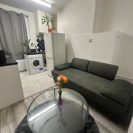 Ground Floor One Bedroom Flat * London