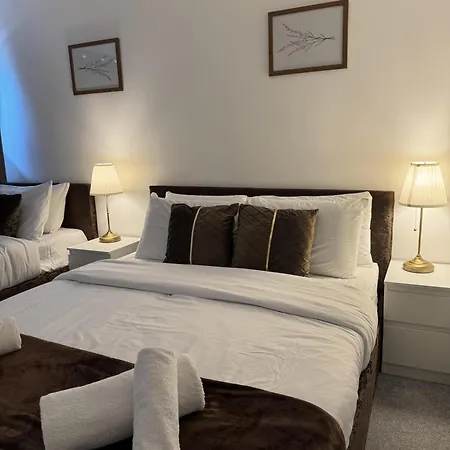 Cozy Overlooking Emirates Stadium Apartment