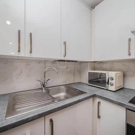 Harmonynest Parkview Elegance London
