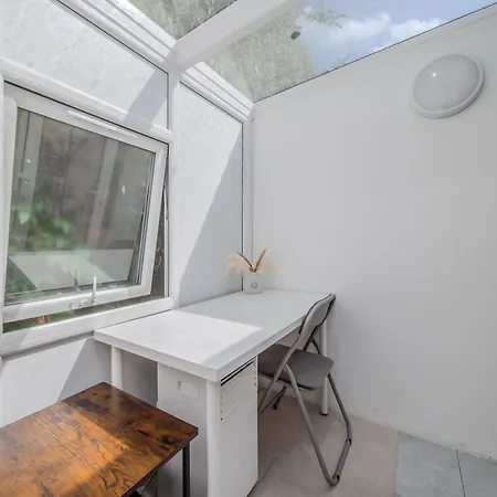 Harmonynest Parkview Elegance Guest house London