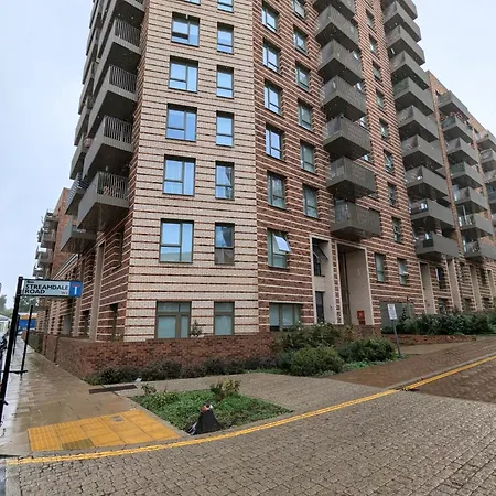 Apartment Modernistic 2 Bed - 2 Bath Flat Near *