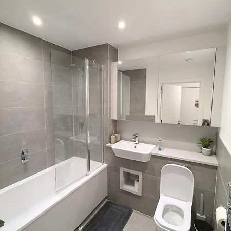 Apartment Modernistic 2 Bed - 2 Bath Flat Near