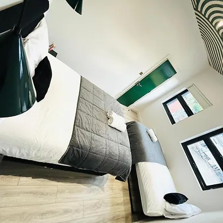 Luxury Flats, Location In Town London
