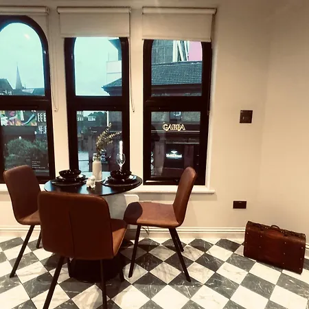 Apartment Luxury Flats, Location In Town *