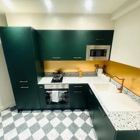 Luxury Flats, Location In Town * London