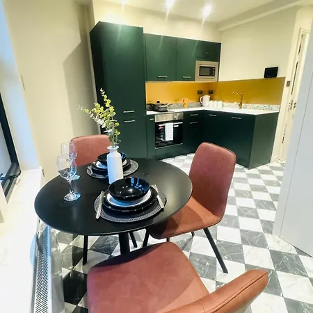 Luxury Flats, Location In Town Apartment *