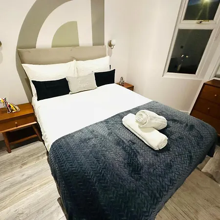 Luxury Flats, Perfect And Ideal For Tourists *