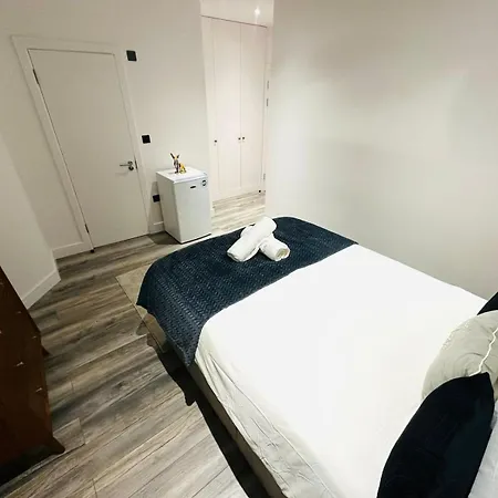 Luxury Flats, Perfect And Ideal For Tourists * Londres