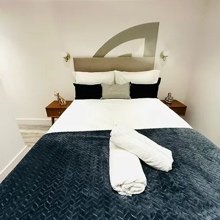 Luxury Flats, Perfect And Ideal For Tourists *