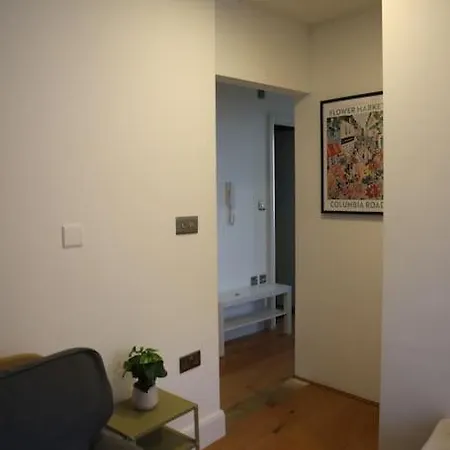 2 Bedroom Modern, Simple Flat In Broadway Market