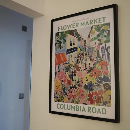 2 Bedroom Modern, Simple Flat In Broadway Market