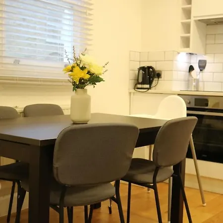 2 Bedroom Modern, Simple Flat In Broadway Market