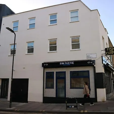2 Bedroom Modern, Simple Flat In Broadway Market London