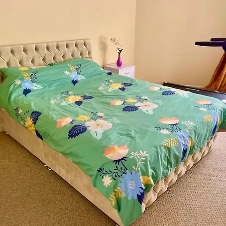 Flat Near Hyde Park, C Ontact Direct For More D Iscount Apartment London
