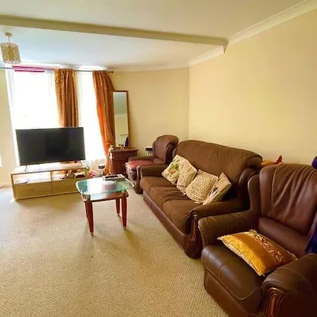 Apartment Flat Near Hyde Park, C Ontact Direct For More D Iscount
