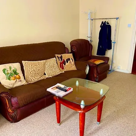 Flat Near Hyde Park, C Ontact Direct For More D Iscount Apartment *