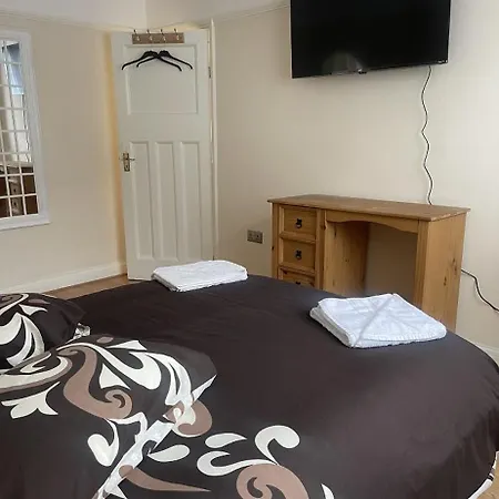 Guest In House - Isleworth, Middlesex *