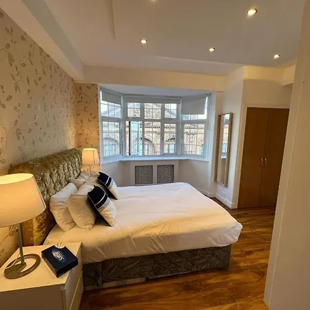 Knightsbridge Luxurious - Facing Harrods Apartment