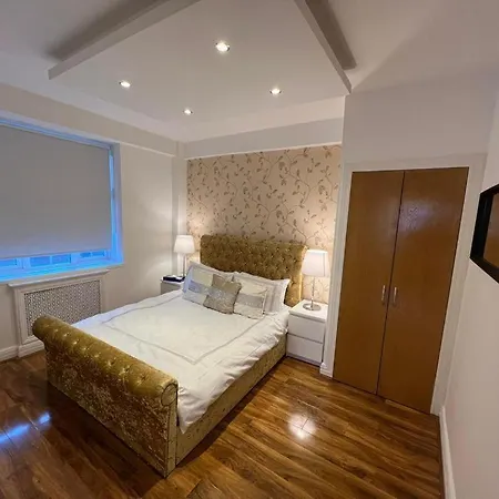 Knightsbridge Luxurious - Facing Harrods Apartment *