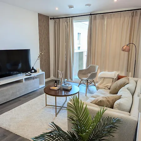 Apartment Modernistic 2 Bed - 2 Bath Flat Near