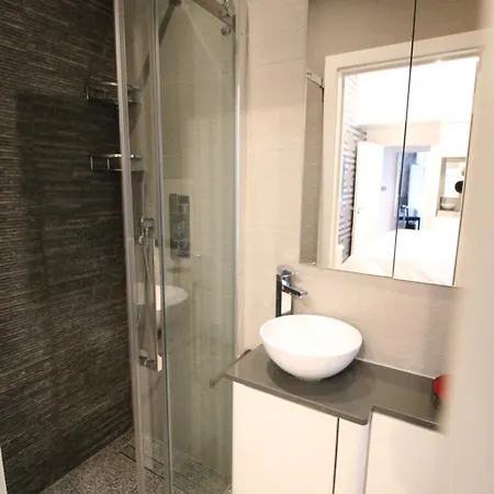 Contemporary 3 Double Bedroom 2 Bathroom Haven In The Heart Of Chelsea Exquisite With A Designer's Touch *