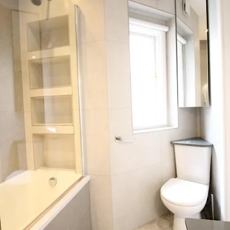 Apartment Contemporary 3 Double Bedroom 2 Bathroom Haven In The Heart Of Chelsea Exquisite With A Designer's Touch