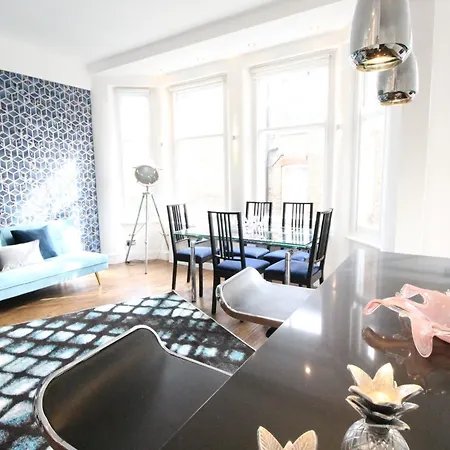Contemporary 3 Double Bedroom 2 Bathroom Haven In The Heart Of Chelsea Exquisite With A Designer's Touch Apartment *