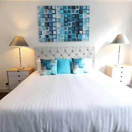 Apartment Contemporary 3 Double Bedroom 2 Bathroom Haven In The Heart Of Chelsea Exquisite With A Designer's Touch