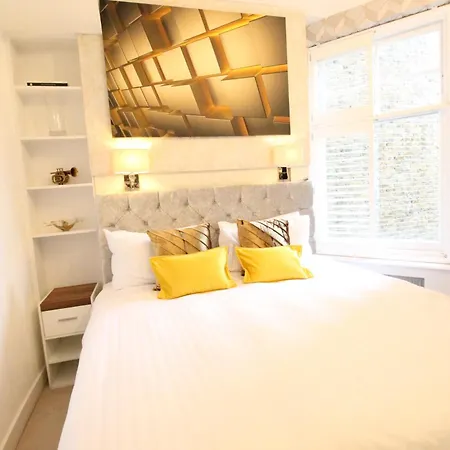 Apartment Contemporary 3 Double Bedroom 2 Bathroom Haven In The Heart Of Chelsea Exquisite With A Designer's Touch *